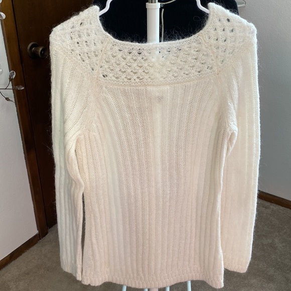 LOFT mohair and acrylic sweater! Cream colored cable knit! Size US Medium (M). - Picture 5 of 5